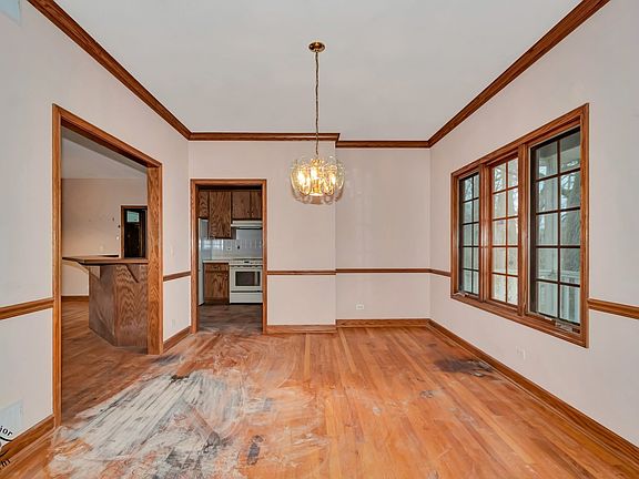 5th image of 910 Oldfield Rd