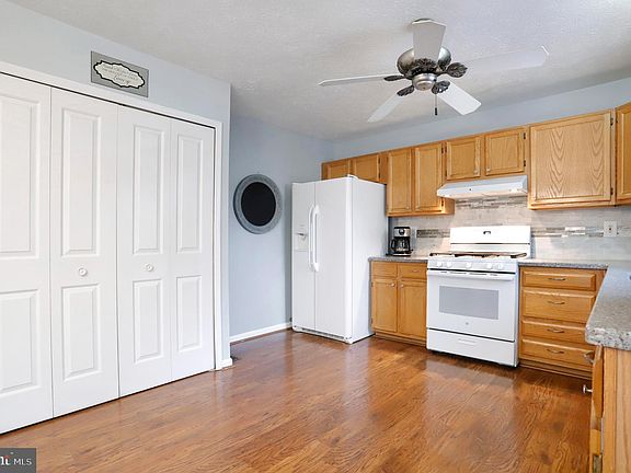 3rd image of 20131 Kellys Ln