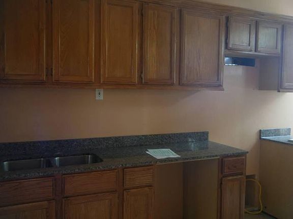 5th image of 2650 California Ave