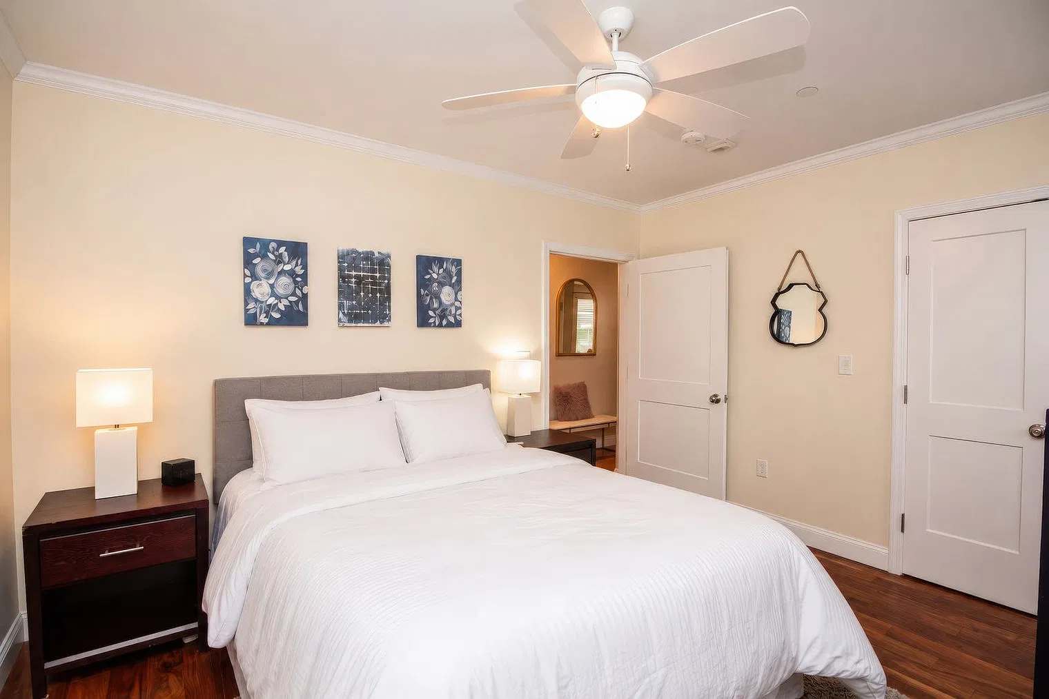2 bed, 2.0 bath, 990 sqft, $7,746 — Photo 3