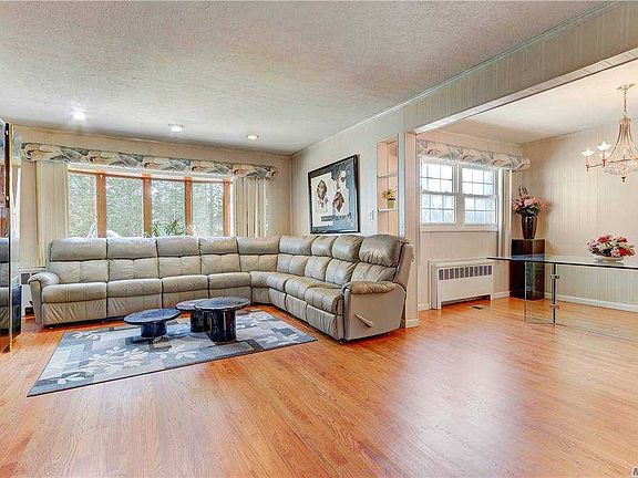 4th image of 71 Merritt Ave