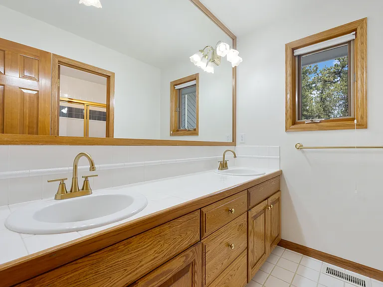 1281 Peakview Cir — Photo 31