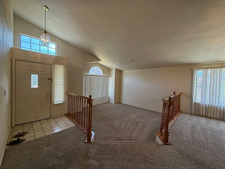 696 Harvard Ct — Photo 2