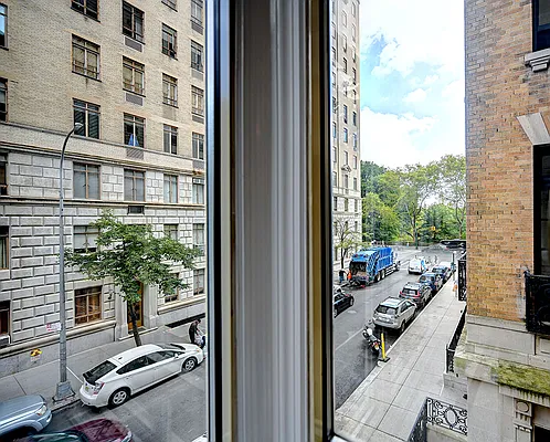 Rented by Urbane Brokerage | media 25