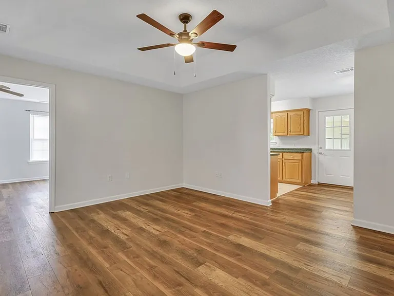 4618 Empire Rd — Photo 8