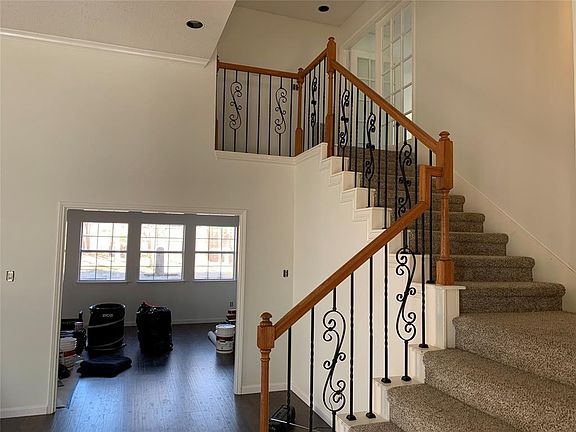 5th image of 601 Hidden Oak Ct