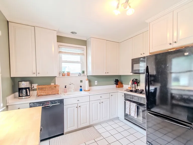 727 Forest Ave — Photo 5