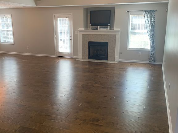 Living room w/ gas fireplace