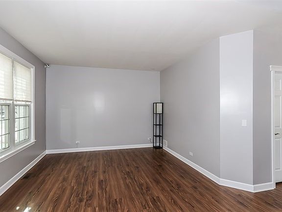 3rd image of 2921 Plantation Dr