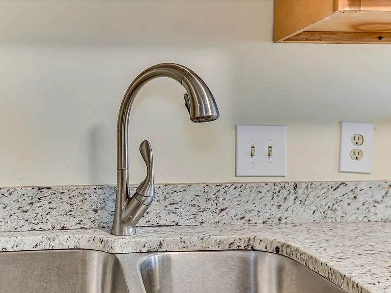 407 Folkstone Cir — Photo 17