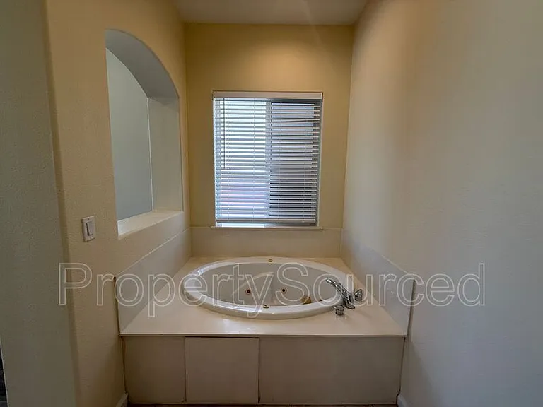 1633 Sparrowhawk St — Photo 26