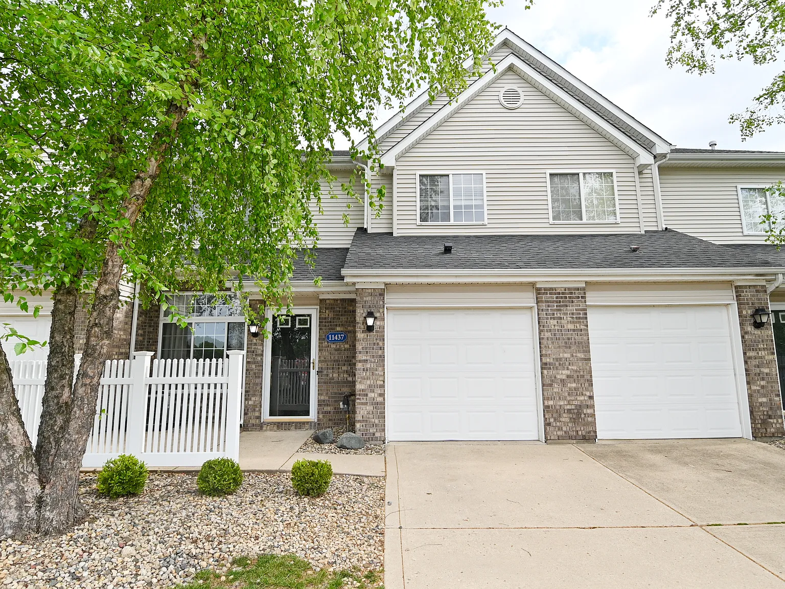2 bed, 1.5 bath, 1220 sqft, $1,750 — Photo 1