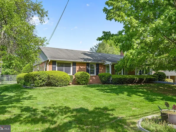 107 S Clover Ln, Harrisburg, PA 17112