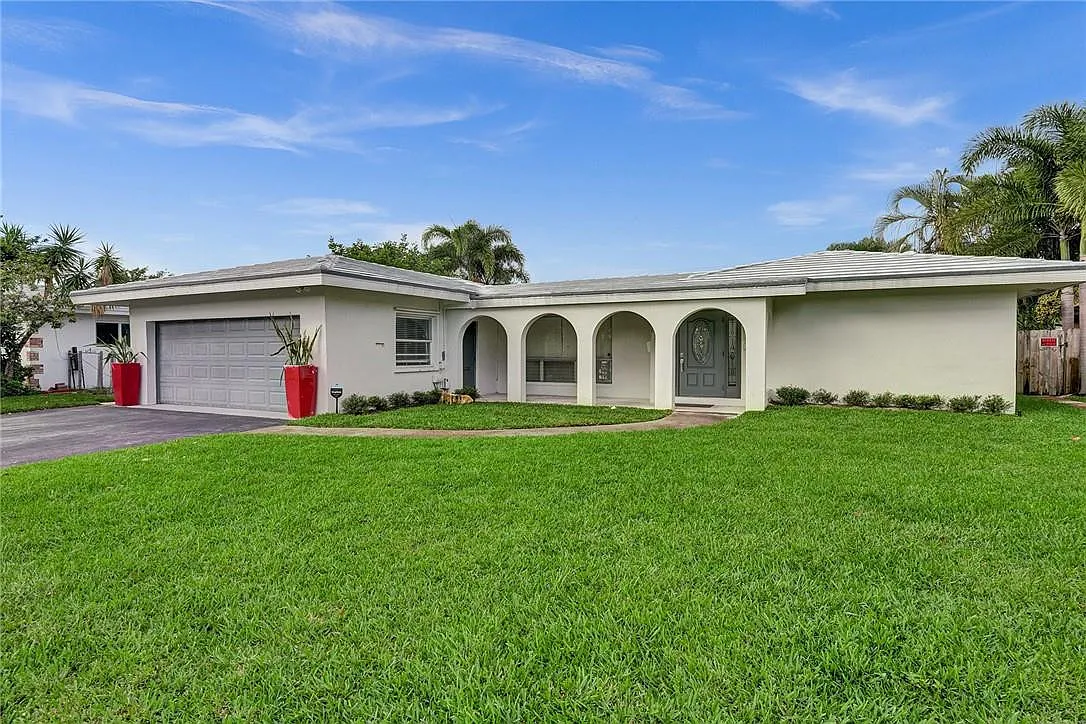 3 bed, 2.0 bath, 1979 sqft, $5,000 — Photo 1