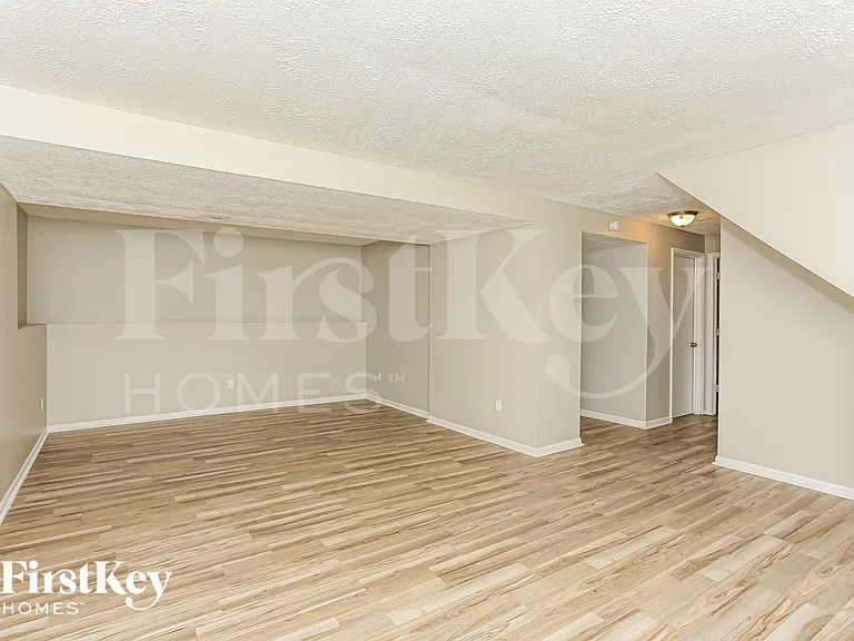 910 Woodlark Dr — Photo 13