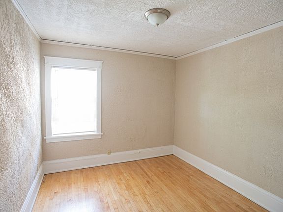 4th image of 1802 E Linnwood Ave Unit 6