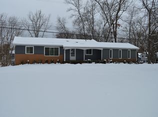 3700 Brookfield Dr, White Lake, MI 48383