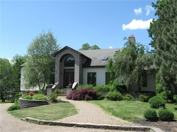 110 Fox Hollow Ln, Erie, PA 16511