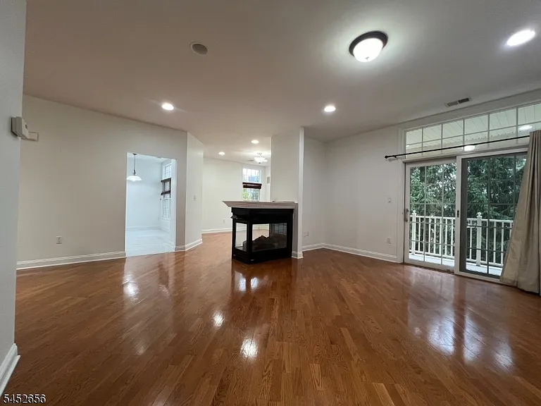 311 Kensington Ln — Photo 10