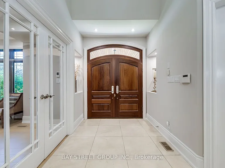 452 Avon Cres — Photo 12