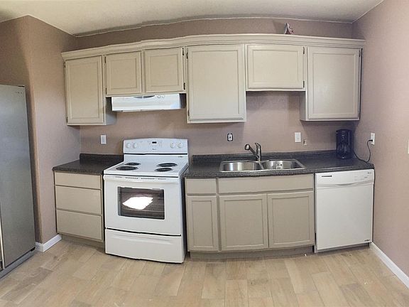 2nd image of 838 Meadowlark Cir
