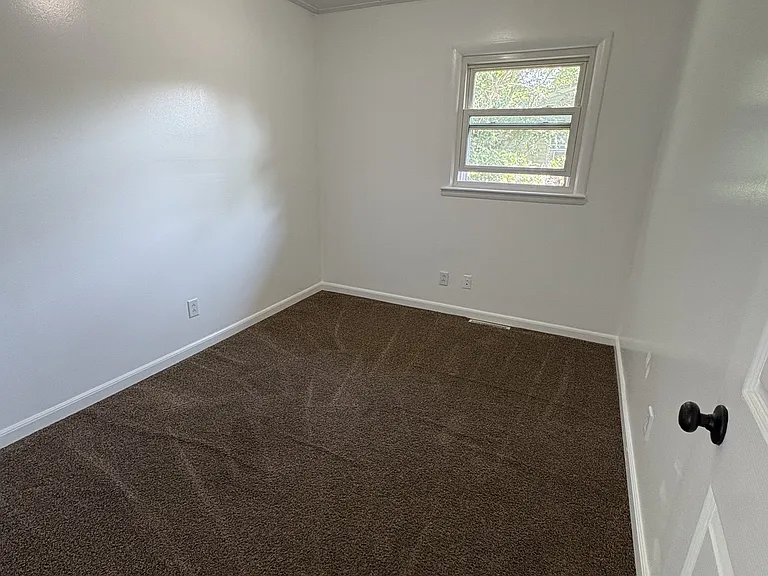 602 E Railroad St — Photo 18