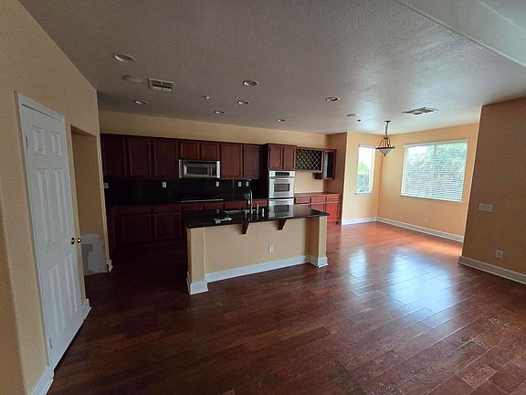 3rd image of 7414 Tioga Ln