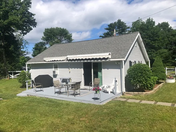 2 Willow Dell Rd, Wales, MA 01081