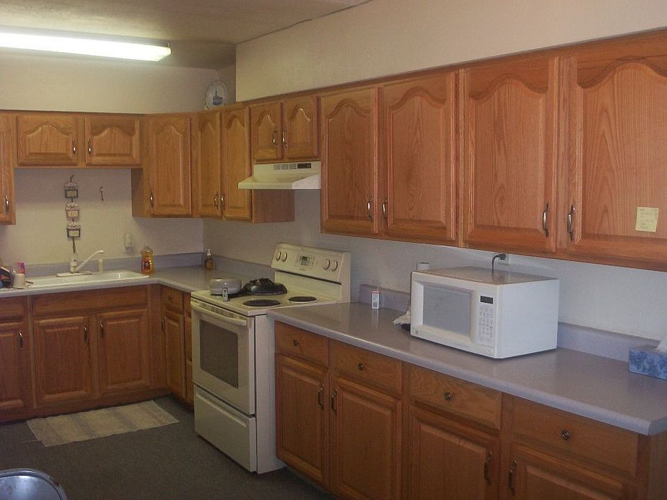 2nd image of 525 Center Ave