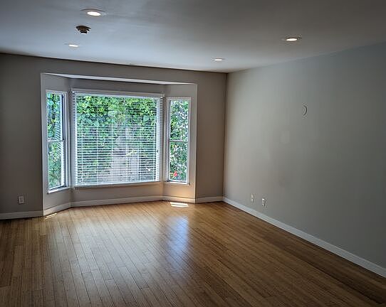 5th image of 9066 Shoreham Dr APT 3