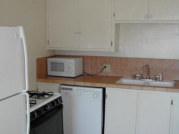 4th image of 1128 6th Ave APT 2
