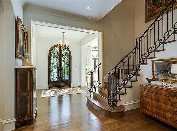 4th image of 4408 Beverly Dr