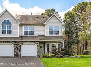 35 Nutmeg Ct, Tinton Falls, NJ 07753