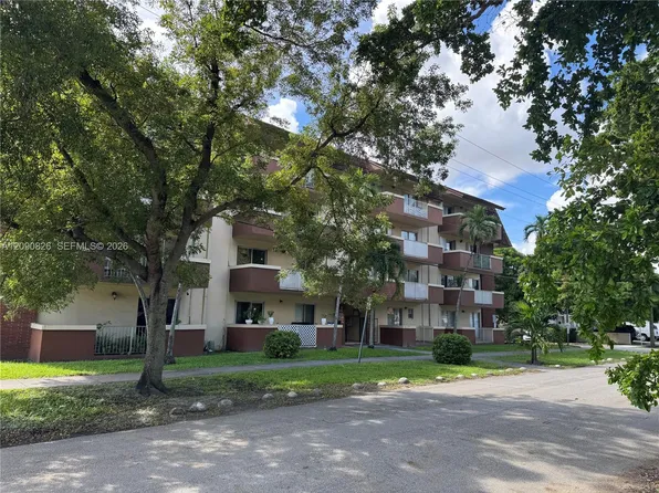 680 Miller Dr #W-301, Miami, FL 33166
