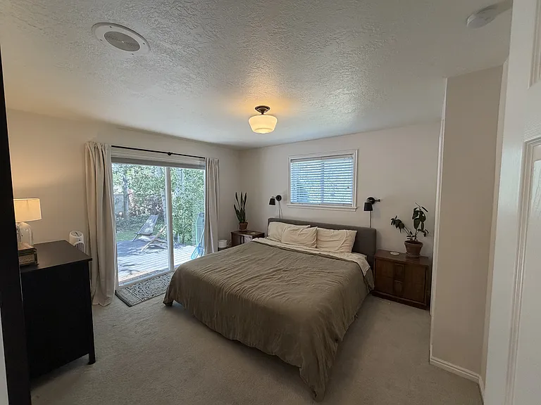 2480 Eastbourne Dr — Photo 17