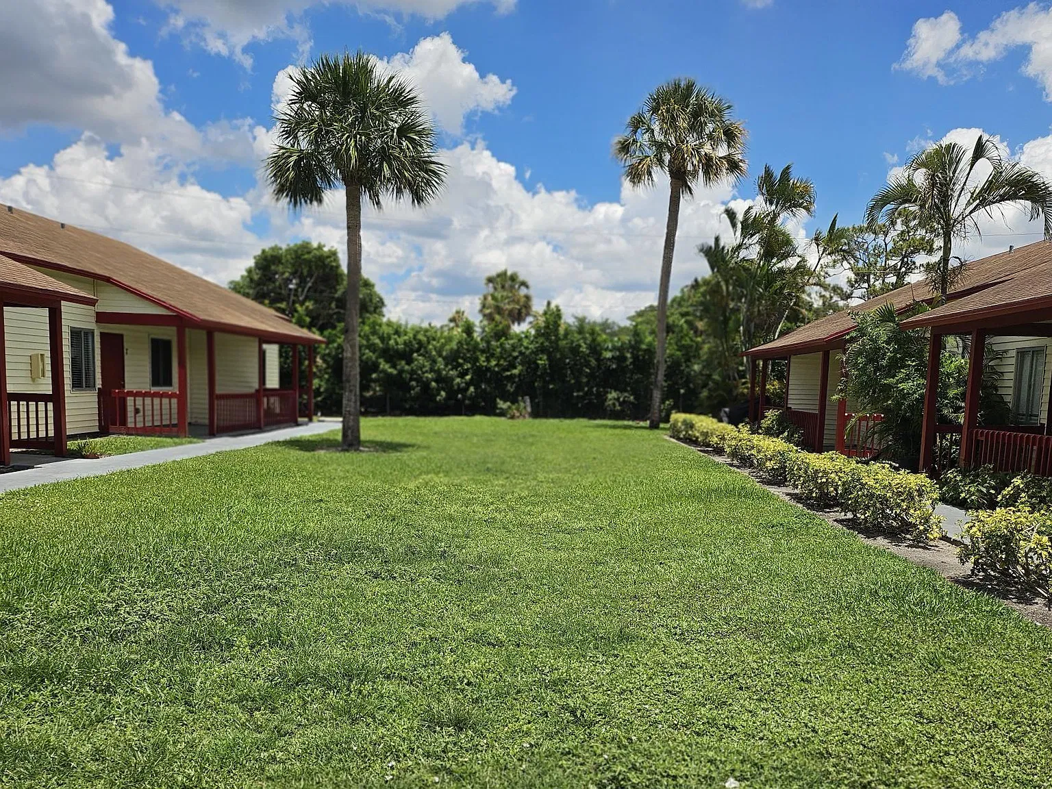 3 bed, 2.0 bath, 800 sqft, $2,100 — Photo 1