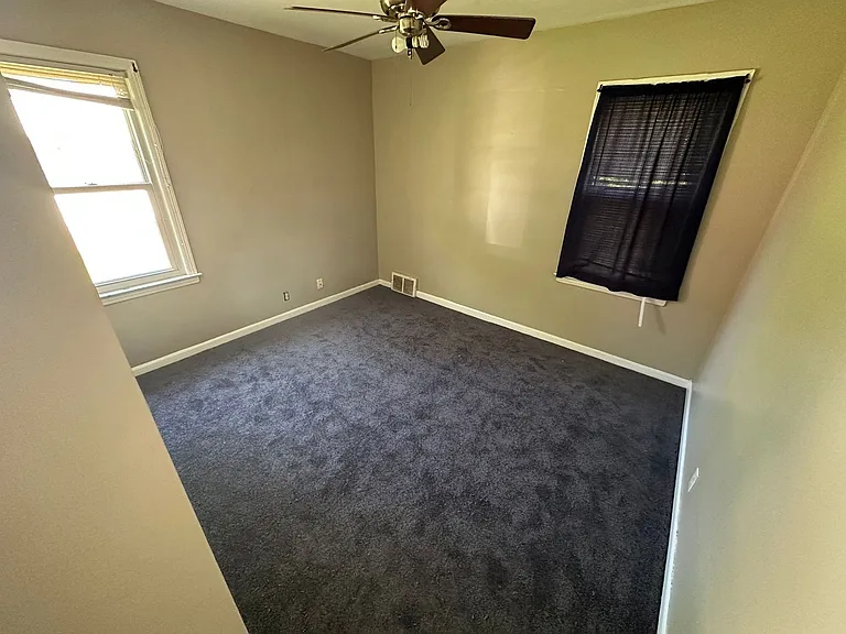 20939 Beechwood Ave — Photo 5