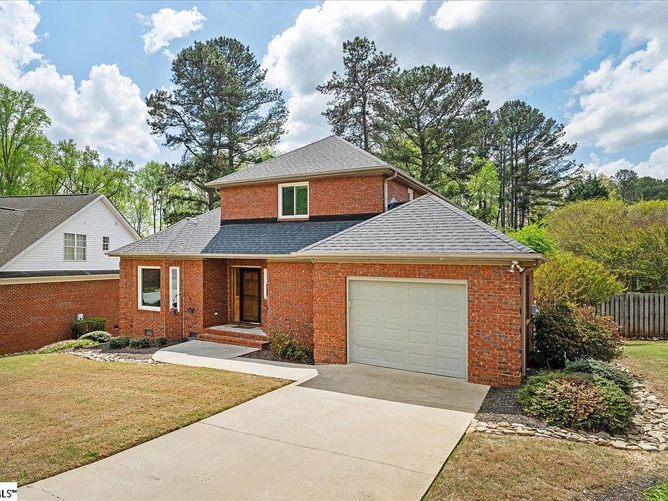 1st image of 108 Commons Dr
