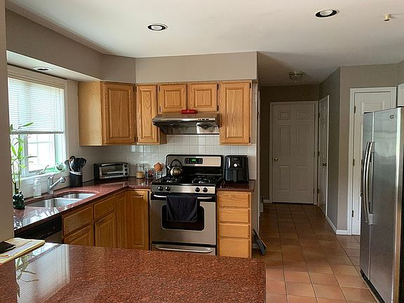 5th image of 105 Huntley Dr