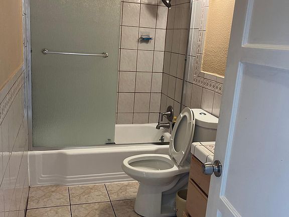 4th image of 13814 Charlemagne Ave