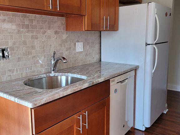 3rd image of 110 W Byberry Rd #J5