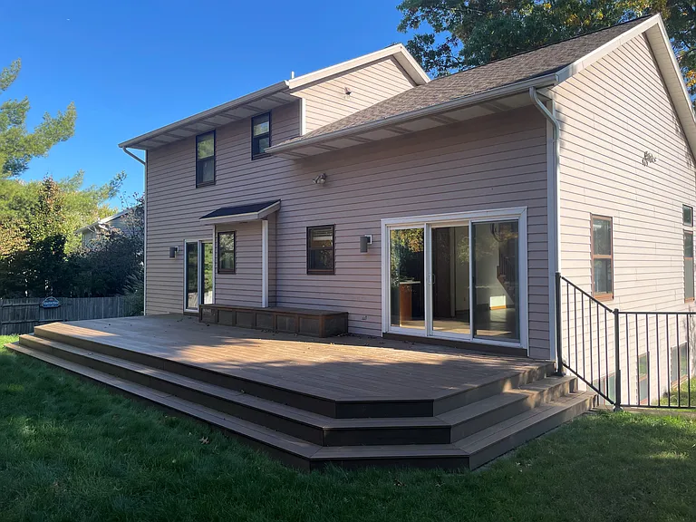 961 Northpointe Dr SW — Photo 2