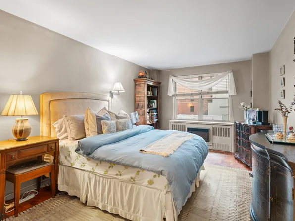 201 East 37th Street image 3 of 6