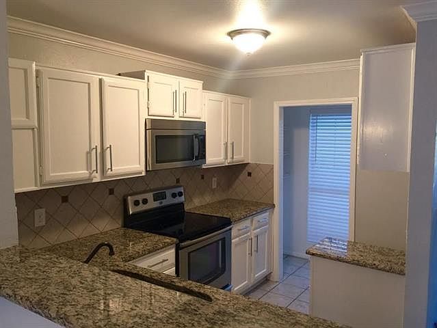 1st image of 621 Carriagehouse Ln APT 6