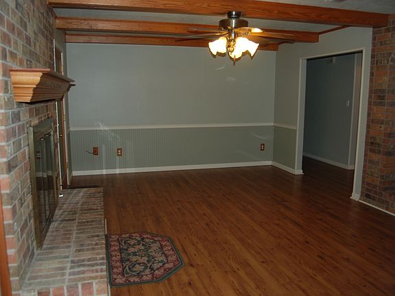 3rd image of 2403 Belair Dr