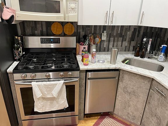 4th image of 197 Irving Ave APT 3