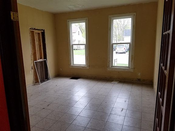 4th image of 723 W Garfield Ave