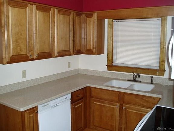 5th image of 911 Greenmount Blvd