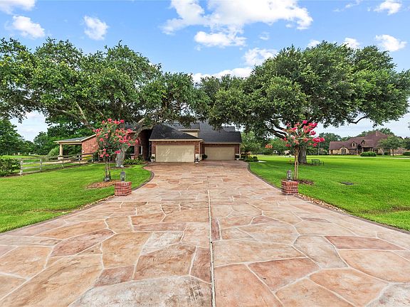 5th image of 32707 Westminster Dr