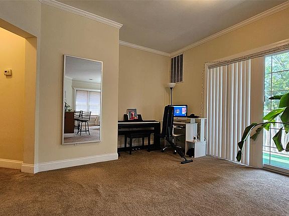 4th image of 2116 Windsor Park Ct #78